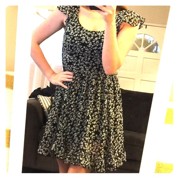 Ruffle dress with skull print