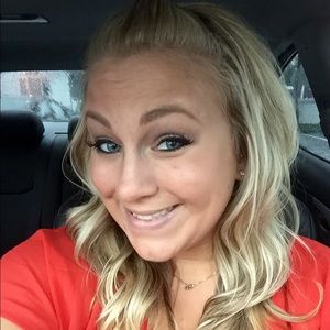 Meet your Posher, Steph