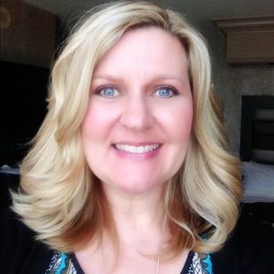 Meet your Posher, Debbie