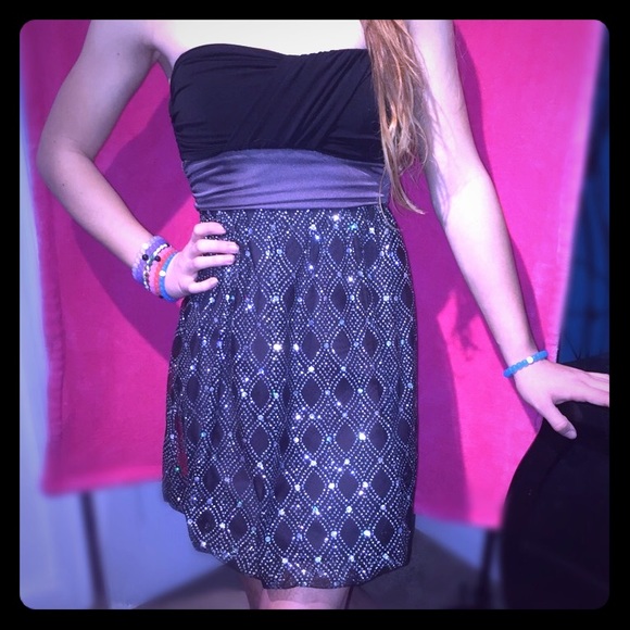 👗 Size 3 - Strapless Dress