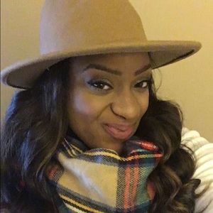 Meet your Posher, Sabrina