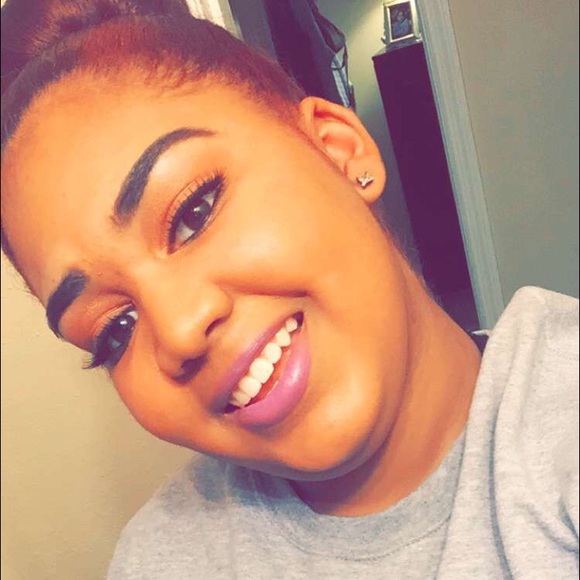 Meet your Posher, Ashly - Picture 1 of 1