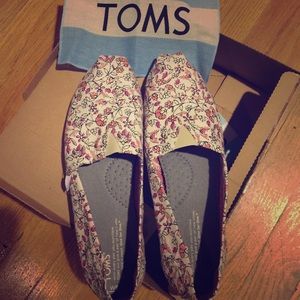 Pink Floral Toms