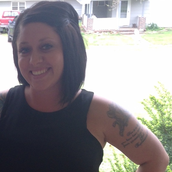 Meet your Posher, Liz - Picture 2 of 4