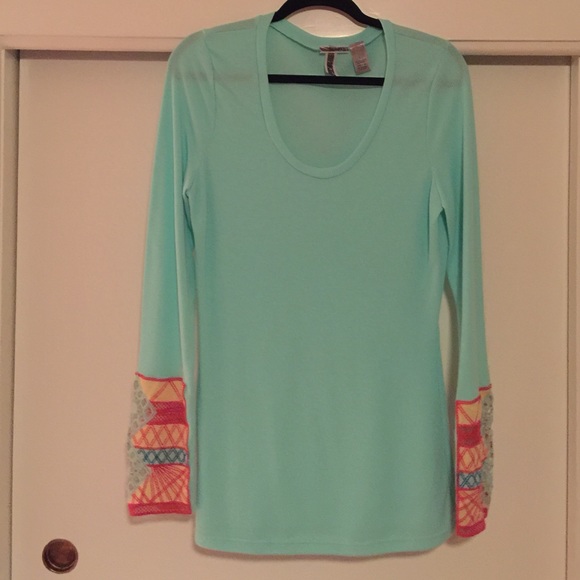 Aqua top