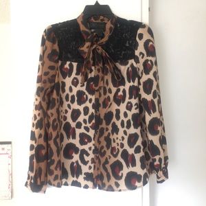 Kardashian kollection blouse with lace