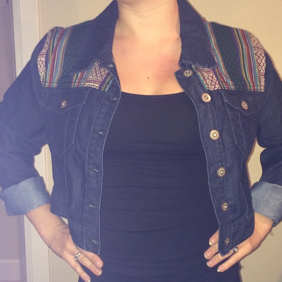 Cropped denim jacket with pattern