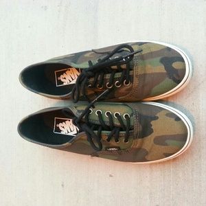 Authentic Camo Camouflage Vans 6.5 NEAR NEW