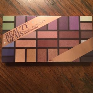 Beauty Gems Simply Perfect 46 piece kit