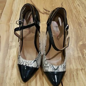 Snake skin black patent pointy toe heels