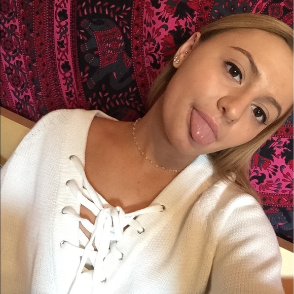 Meet your Posher, Caitlin