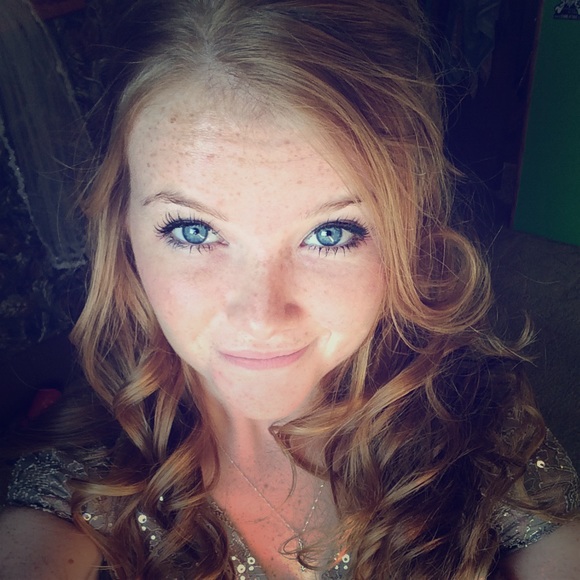 Meet your Posher, Sammy! Small town girl🌻 - Picture 1 of 4