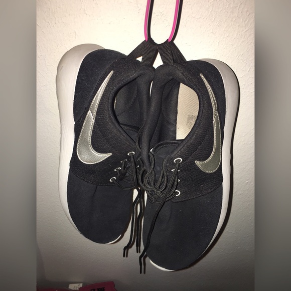 Nike roshe one shoes