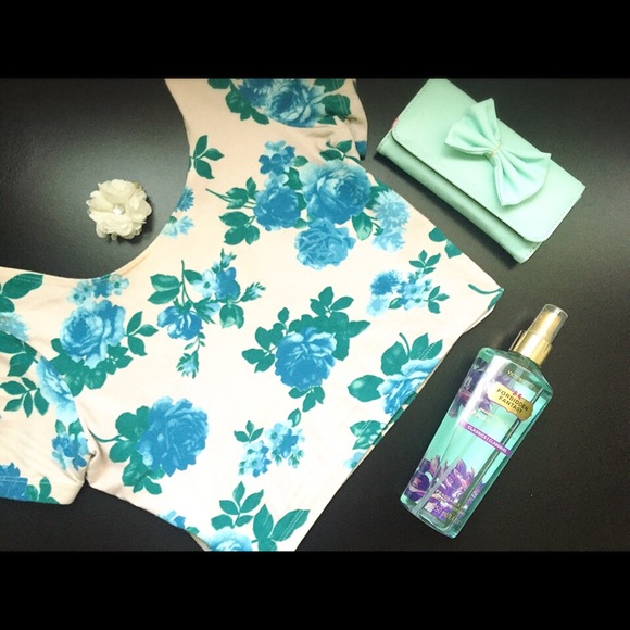 American Apparel Blue Floral Crop Top ☄