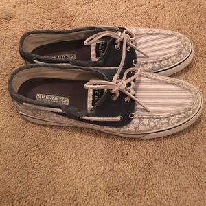 Sperry's Navy & White