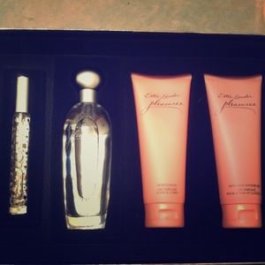 Estée Lauder pleasures set