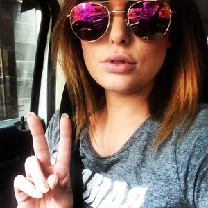 Meet your Posher, Brooke