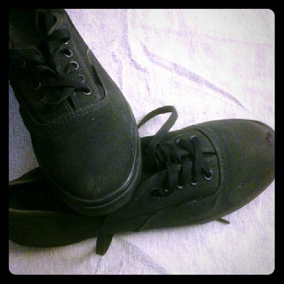 Woman's 9.5/ Men's 8