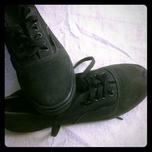 Woman's 9.5/ Men's 8