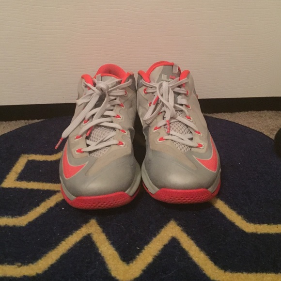 Lebron 11 lows Crimson and grey - Picture 2 of 4