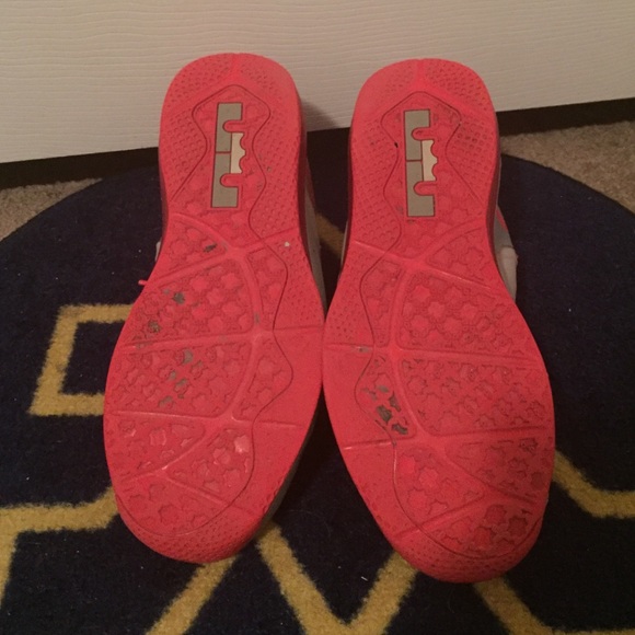 Lebron 11 lows Crimson and grey - Picture 4 of 4