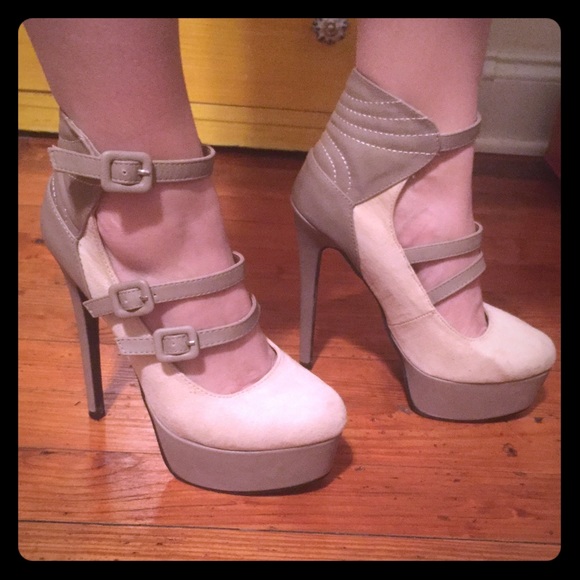 High heal with ankle strap