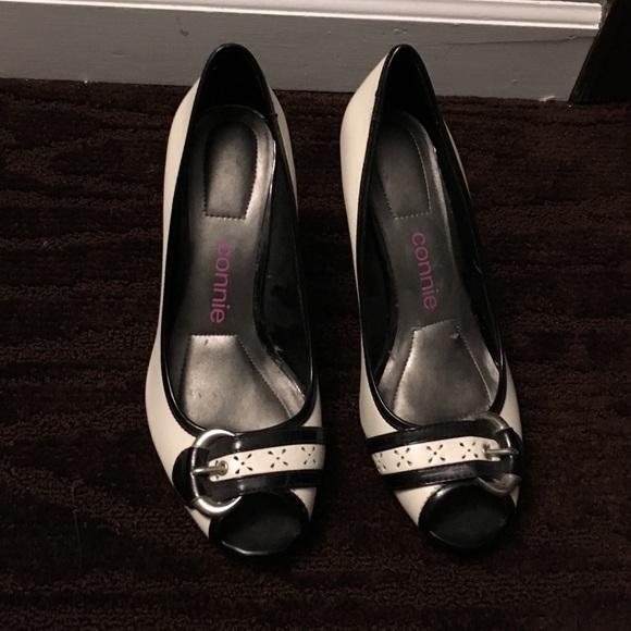 Brand new black and white leather pumps!