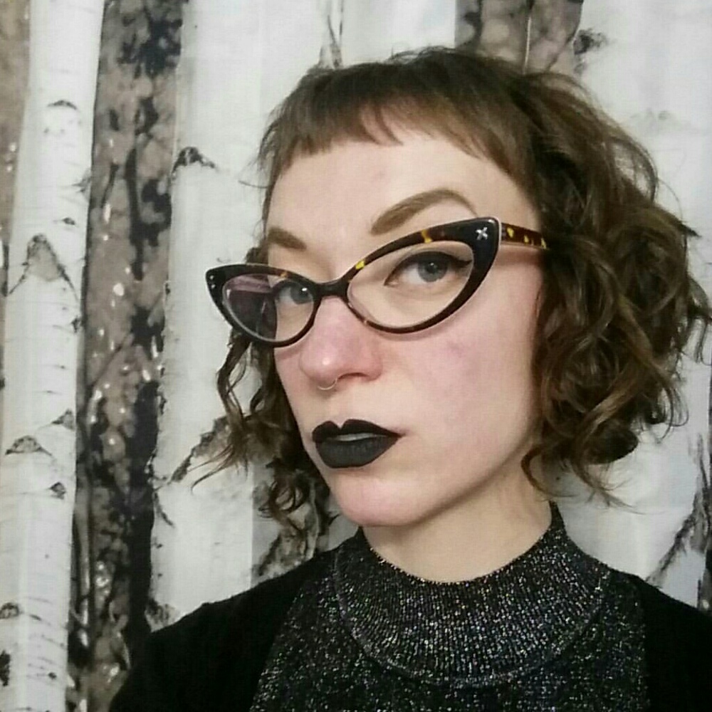 Meet your Posher, Emi