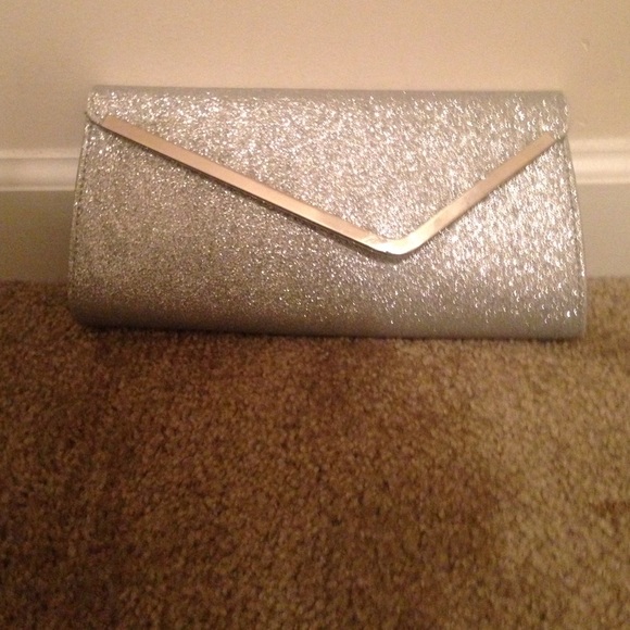 Silver glitter clutch.