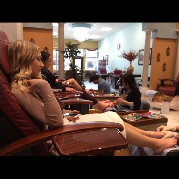 Meet your Posher, Devin - Picture 2 of 2