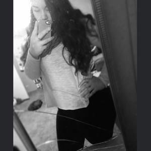 Meet your Posher, Dee dee