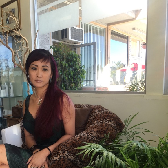 Meet your Posher, Christie - Picture 2 of 4