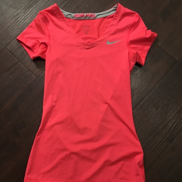 Nike pro vneck