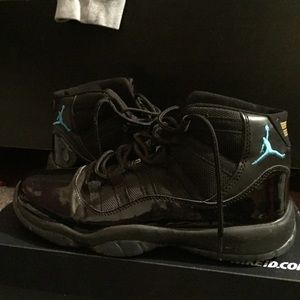 Black air Jordans 11 gamma blue