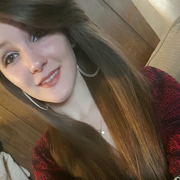 Meet your Posher, Kayla - Picture 3 of 4