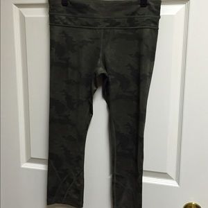 Lululemon Run Inspire Crop II Camo Sz 6