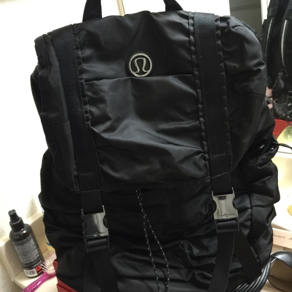 lululemon wanderlust backpack reviewed