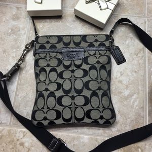 💯 Authentic Coach Cross Body Bag