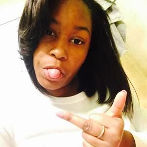 Meet your Posher, Deleciaa