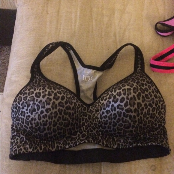PINK Victoria's Secret Other - Grey and black leopard print sports bra