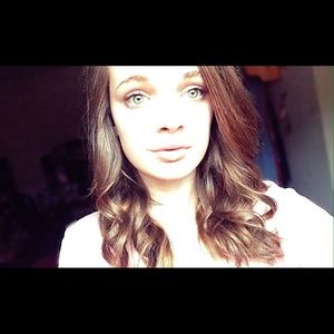 Meet your Posher, Chloe