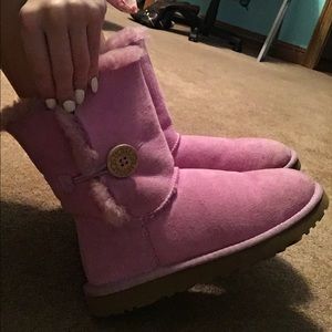 💕LOVE💕Pink Short Bailey Button Uggs