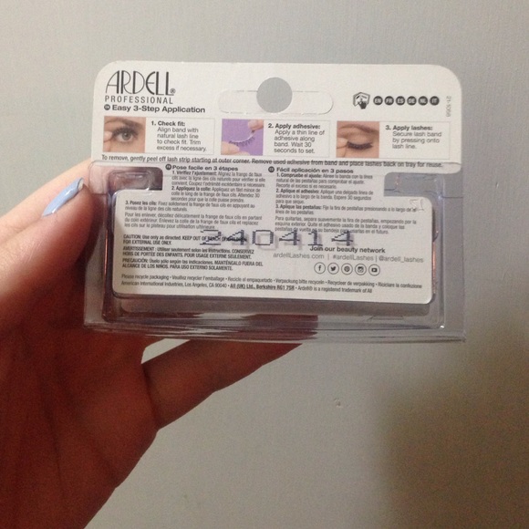 Eye lashes - Picture 2 of 2