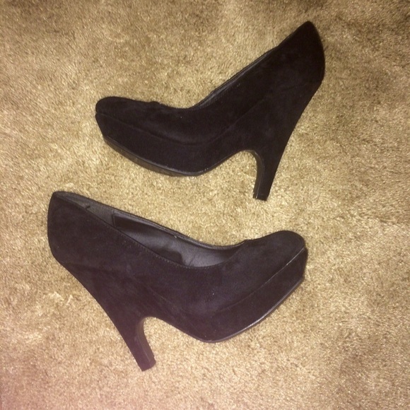NWOT Black Suede Heels