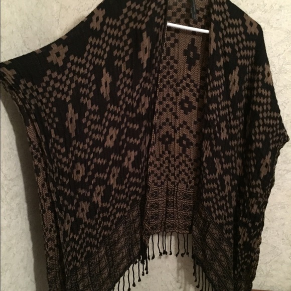 Urban Outfitters Accessories - 🆕 Gently loved urban outfitters ruana / wrap