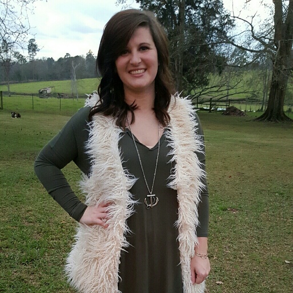 Meet your Posher, Megan - Picture 2 of 4