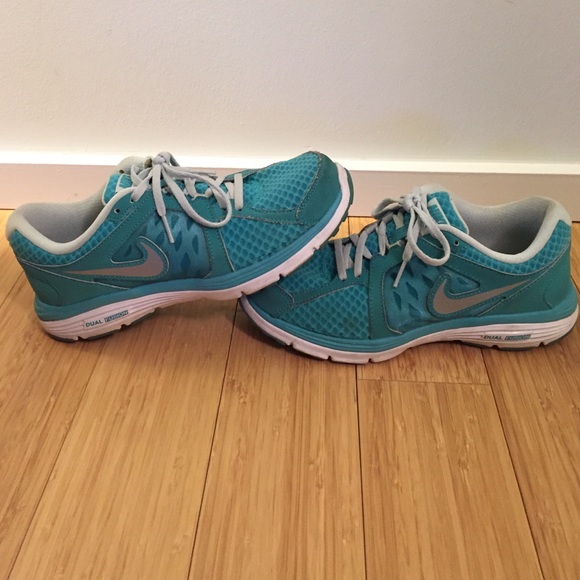 Nike dual fusion running sneakers