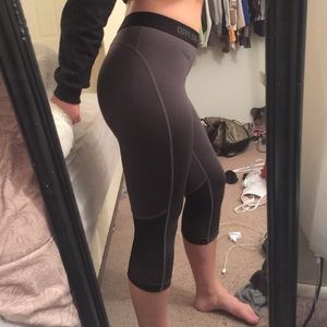 Nike pro crops never worn