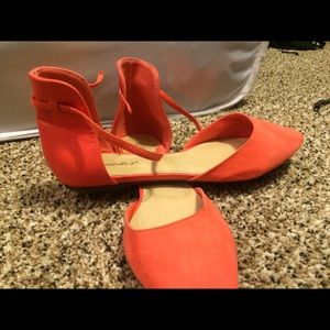 Strapped professional flats