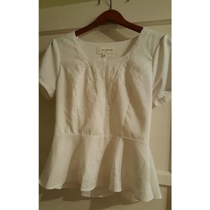 XxSOLDxX White Peplum top!